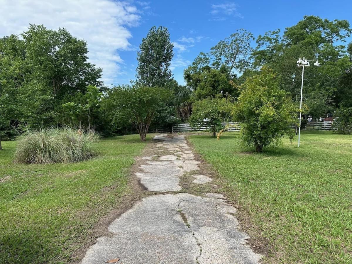 Bare Feet Bungalow -Close To Beach & Dog Friendly Gulfport Bagian luar foto