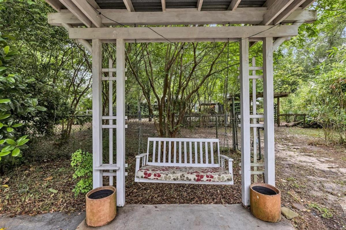 Bare Feet Bungalow -Close To Beach & Dog Friendly Gulfport Bagian luar foto