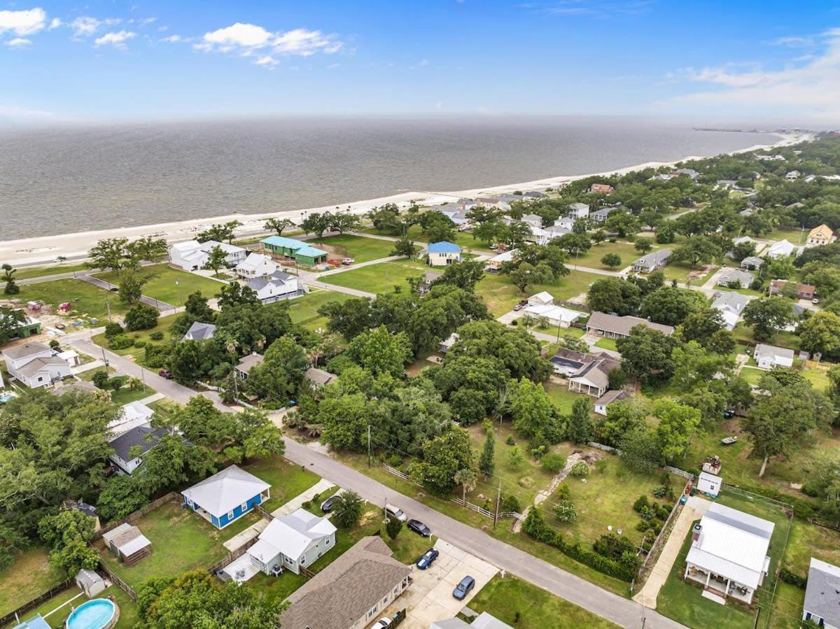 Bare Feet Bungalow -Close To Beach & Dog Friendly Gulfport Bagian luar foto