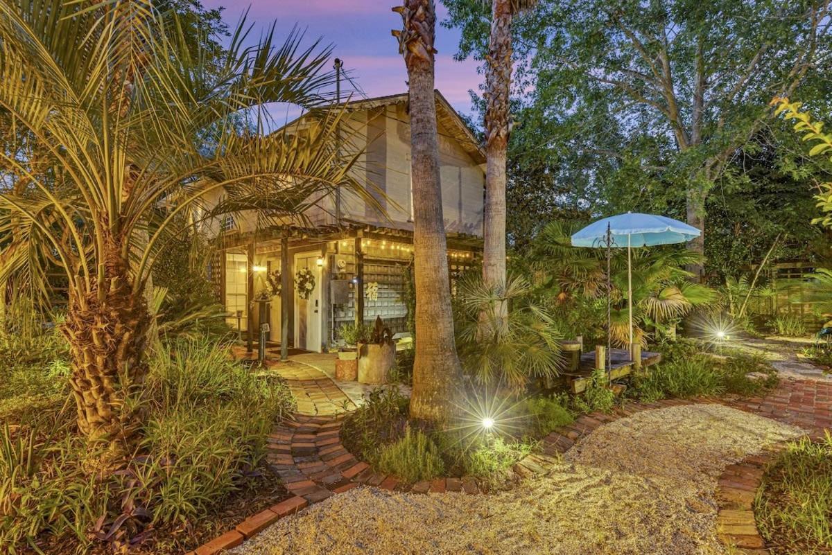 Bare Feet Bungalow -Close To Beach & Dog Friendly Gulfport Bagian luar foto