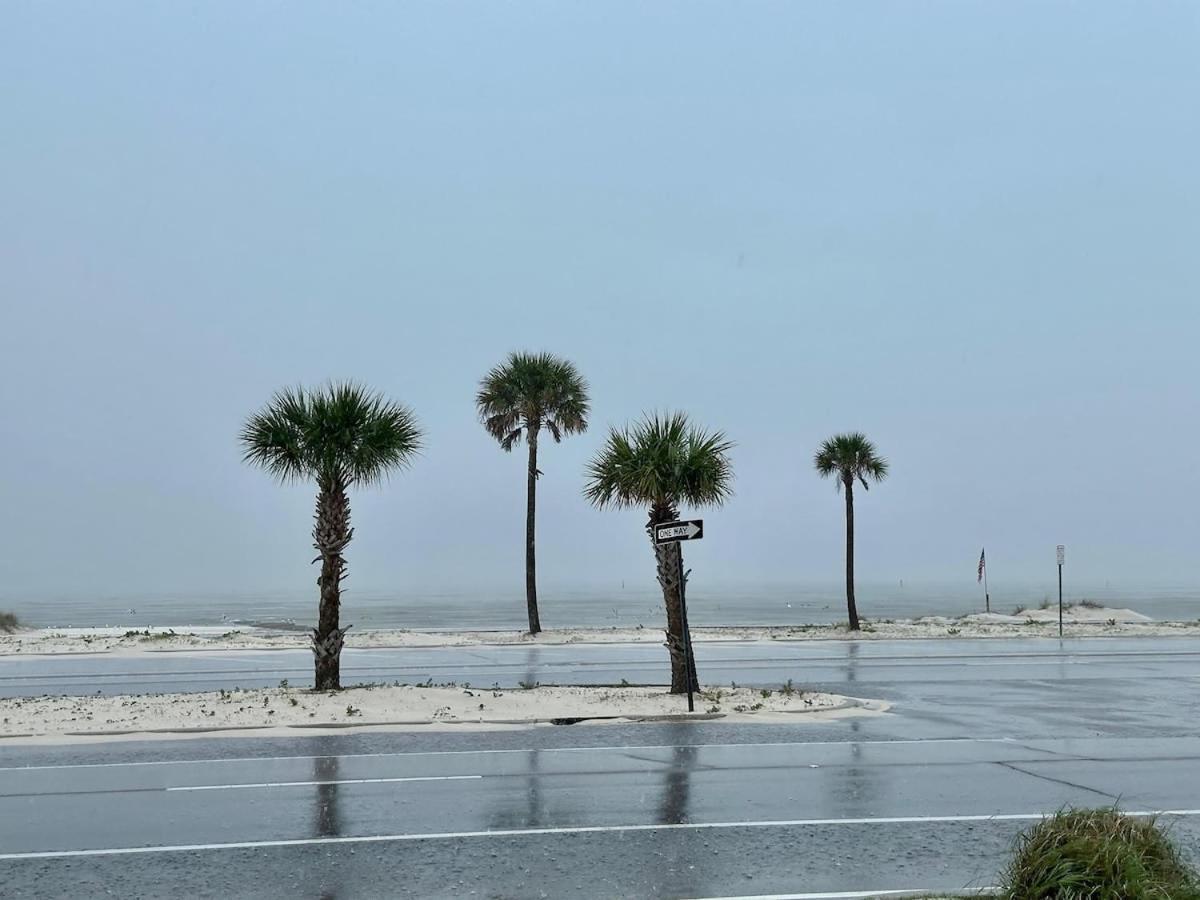 Bare Feet Bungalow -Close To Beach & Dog Friendly Gulfport Bagian luar foto