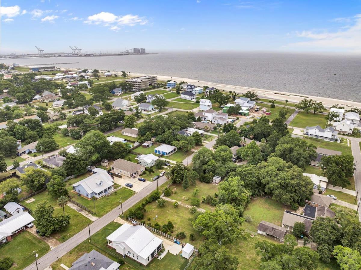 Bare Feet Bungalow -Close To Beach & Dog Friendly Gulfport Bagian luar foto