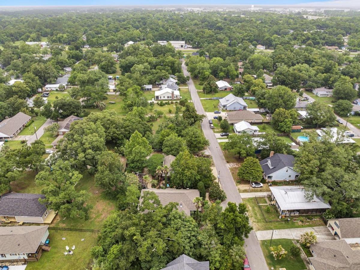 Bare Feet Bungalow -Close To Beach & Dog Friendly Gulfport Bagian luar foto