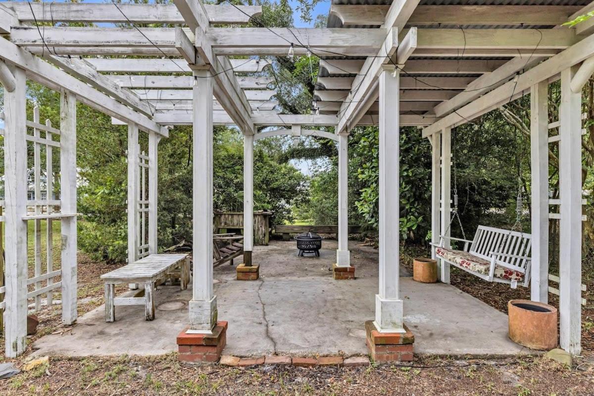 Bare Feet Bungalow -Close To Beach & Dog Friendly Gulfport Bagian luar foto