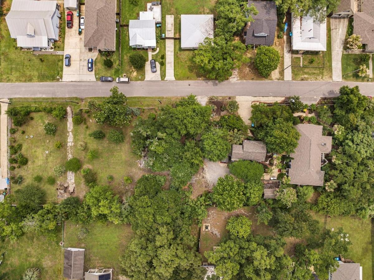 Bare Feet Bungalow -Close To Beach & Dog Friendly Gulfport Bagian luar foto