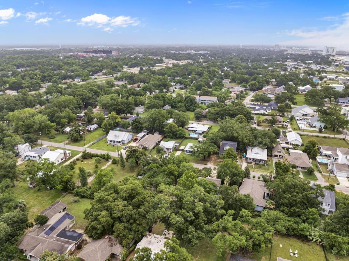 Bare Feet Bungalow -Close To Beach & Dog Friendly Gulfport Bagian luar foto