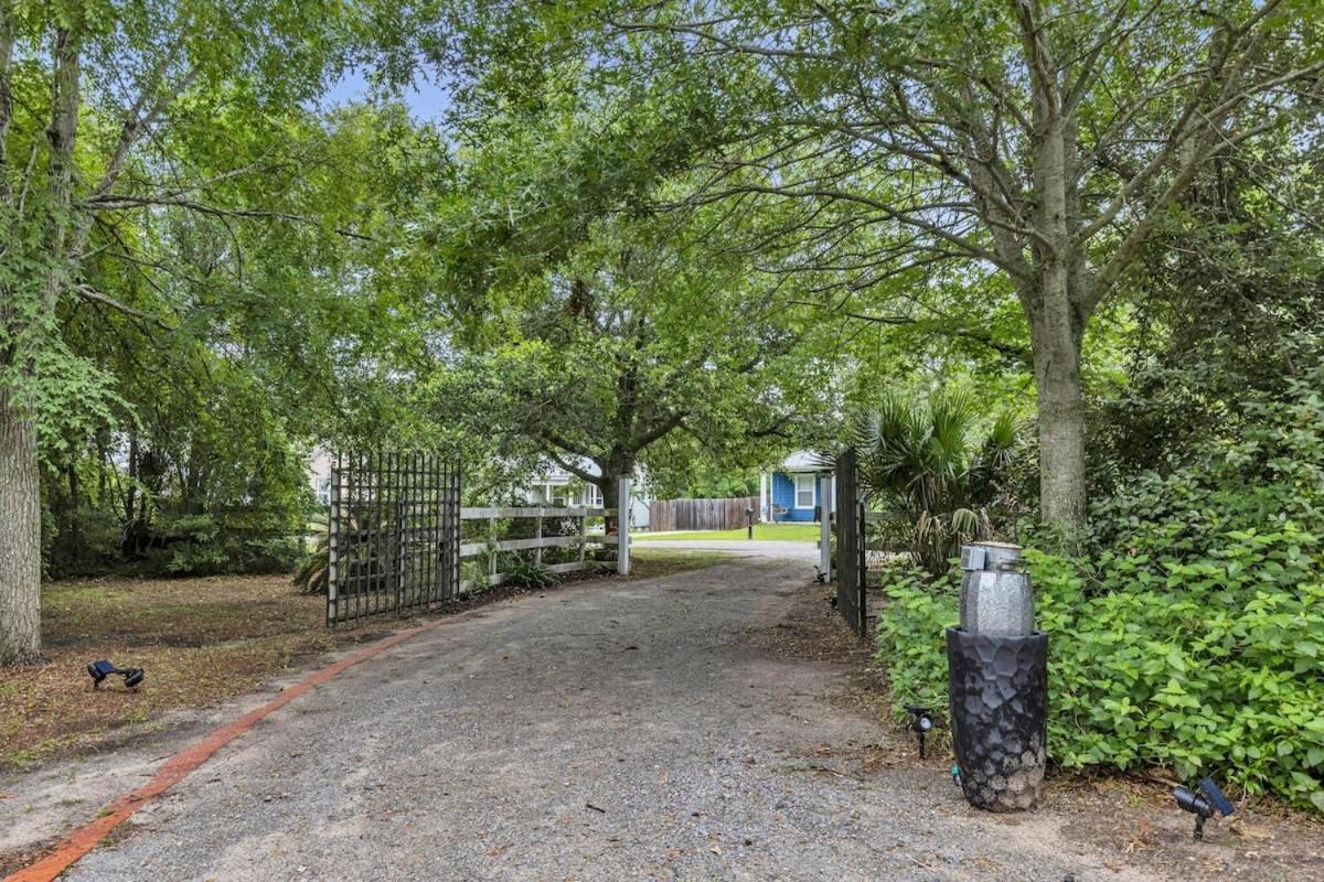 Bare Feet Bungalow -Close To Beach & Dog Friendly Gulfport Bagian luar foto
