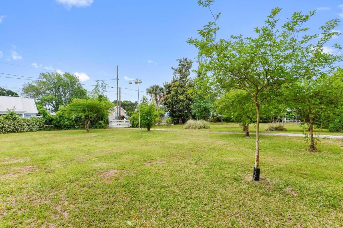 Bare Feet Bungalow -Close To Beach & Dog Friendly Gulfport Bagian luar foto