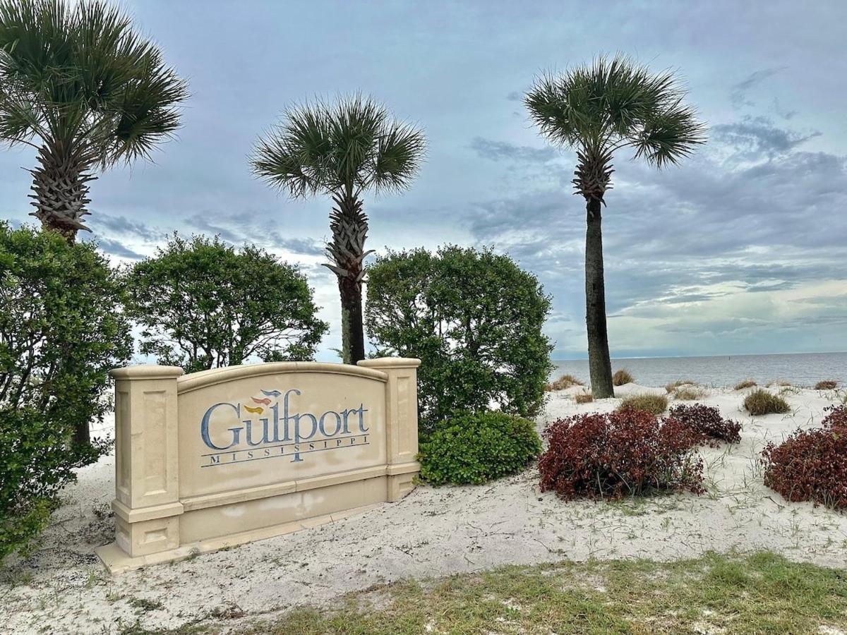 Bare Feet Bungalow -Close To Beach & Dog Friendly Gulfport Bagian luar foto