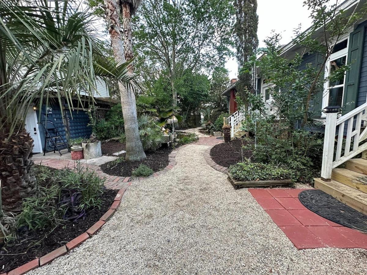 Bare Feet Bungalow -Close To Beach & Dog Friendly Gulfport Bagian luar foto