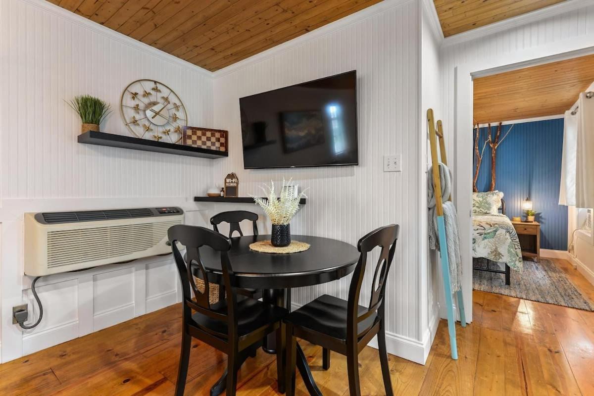 Bare Feet Bungalow -Close To Beach & Dog Friendly Gulfport Bagian luar foto