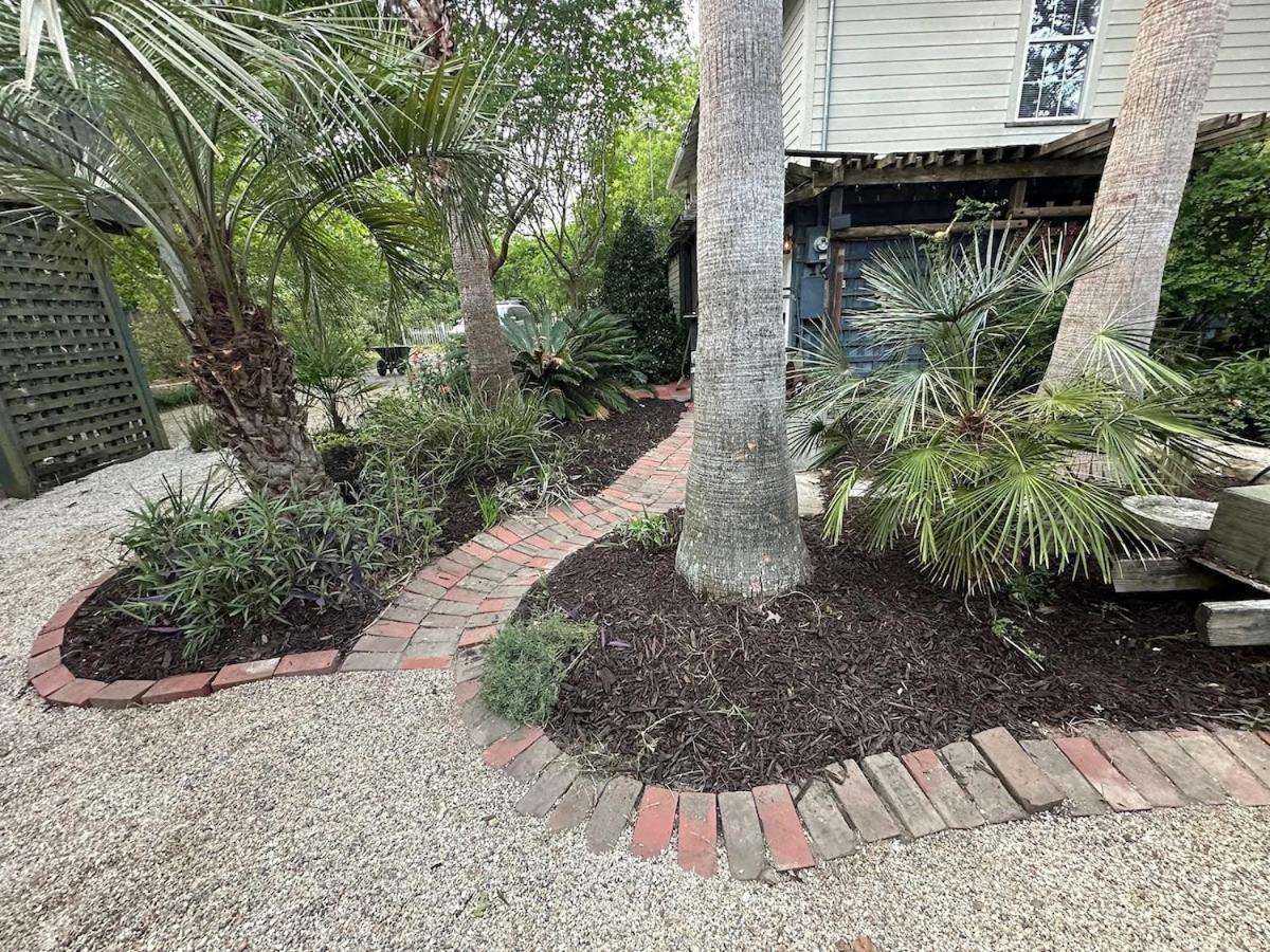 Bare Feet Bungalow -Close To Beach & Dog Friendly Gulfport Bagian luar foto
