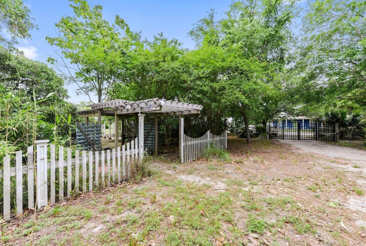 Bare Feet Bungalow -Close To Beach & Dog Friendly Gulfport Bagian luar foto