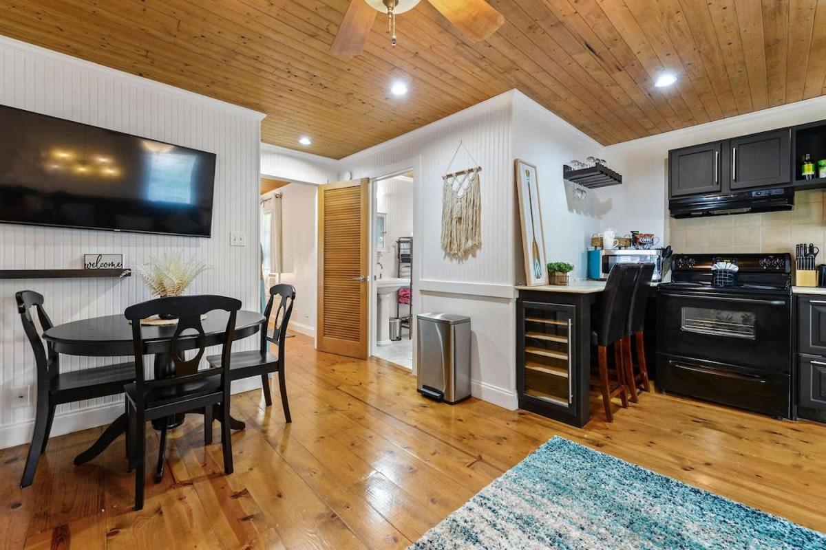 Bare Feet Bungalow -Close To Beach & Dog Friendly Gulfport Bagian luar foto
