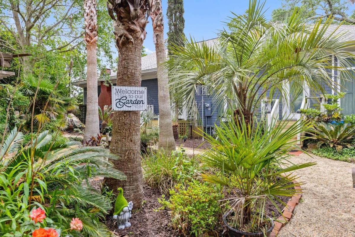 Bare Feet Bungalow -Close To Beach & Dog Friendly Gulfport Bagian luar foto